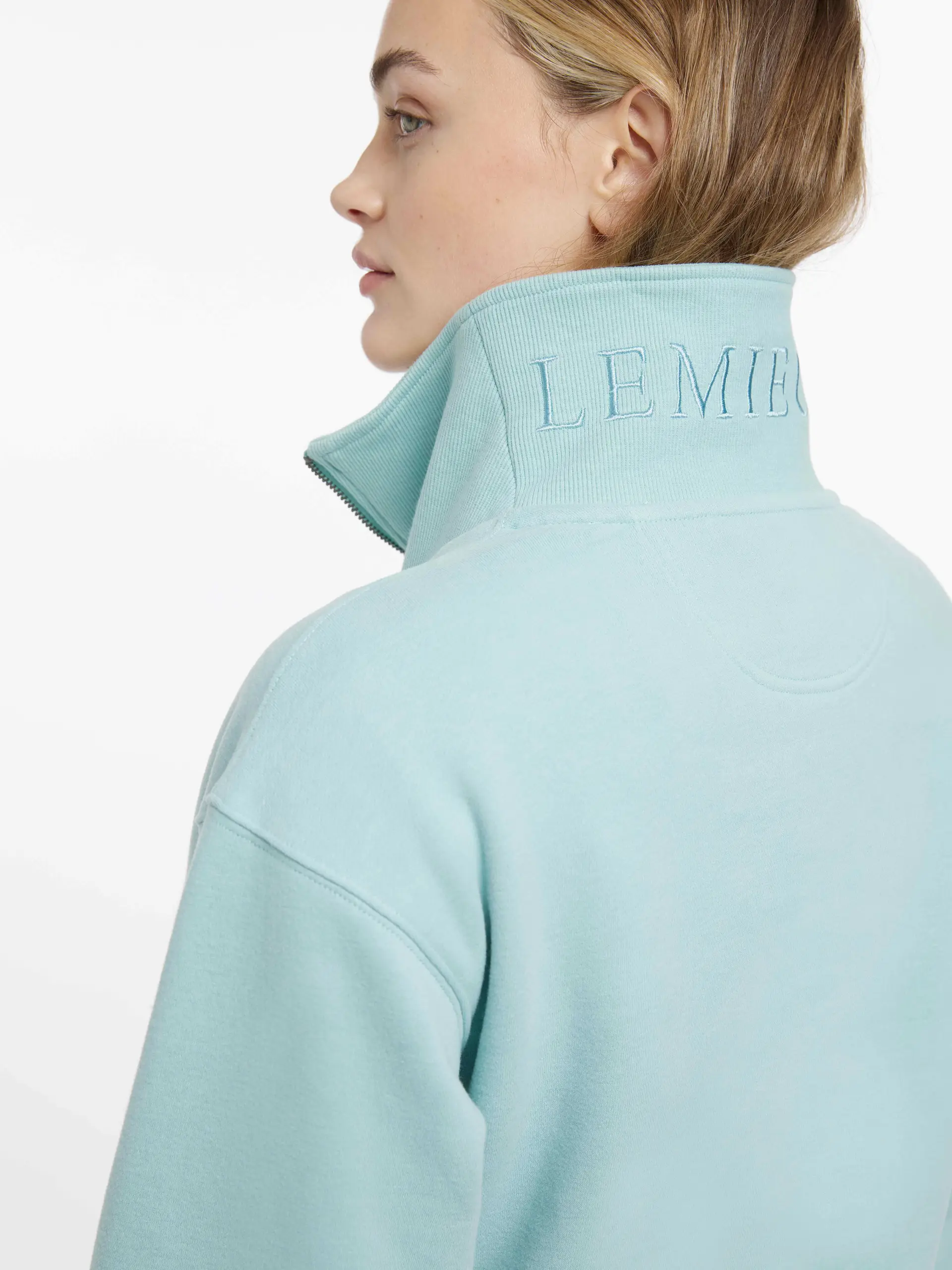 it06091_studio_keriaquarternecksweat_aqua_0012