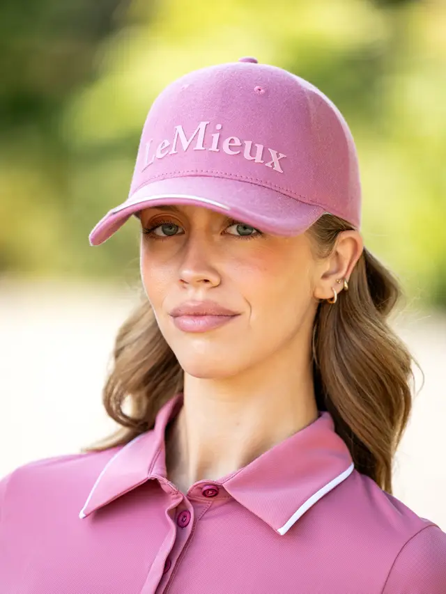 it06585_lifestyle_laracap_blossom_1