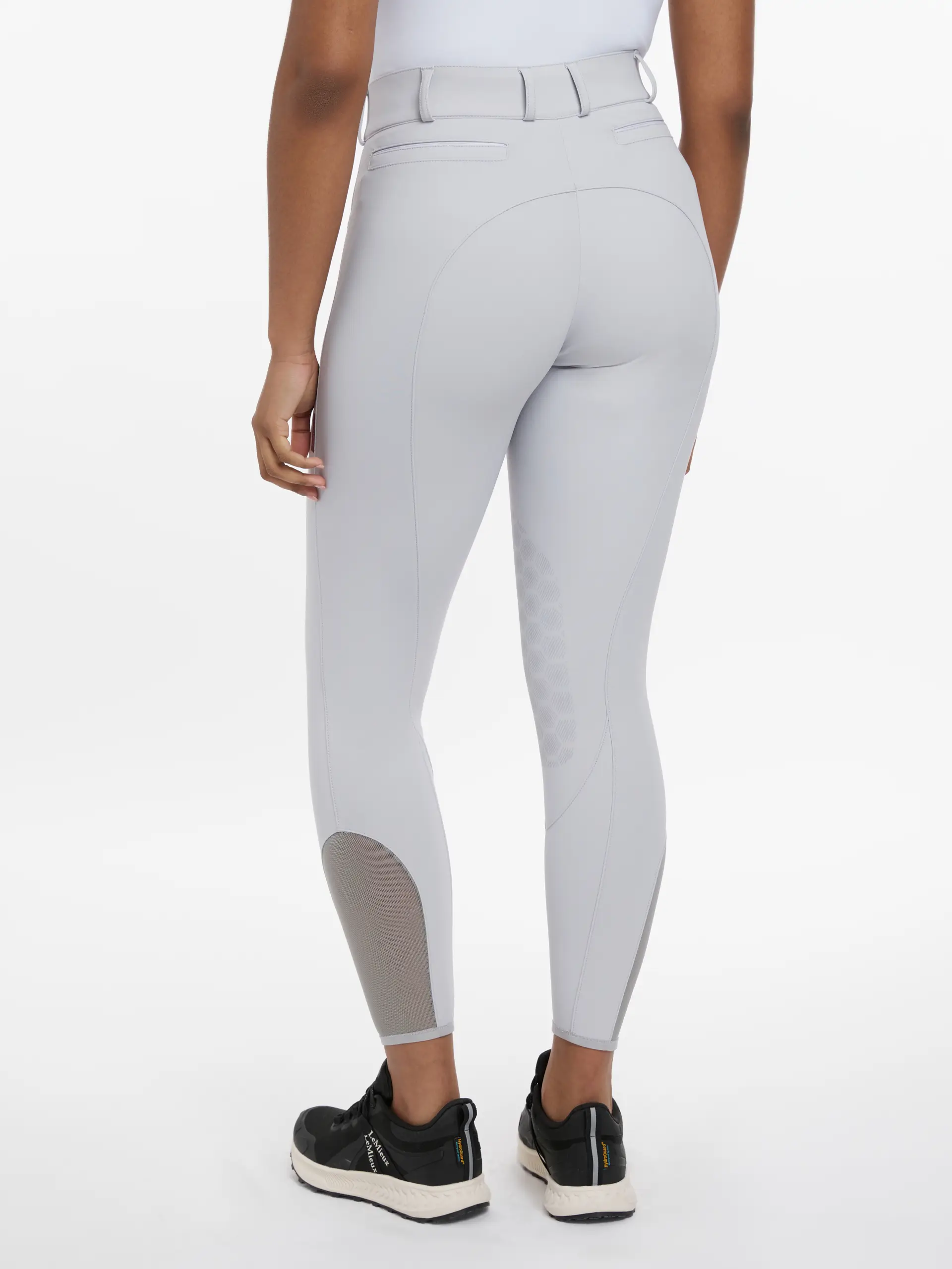 it05563_studio_jumpingbreech_grey_0046