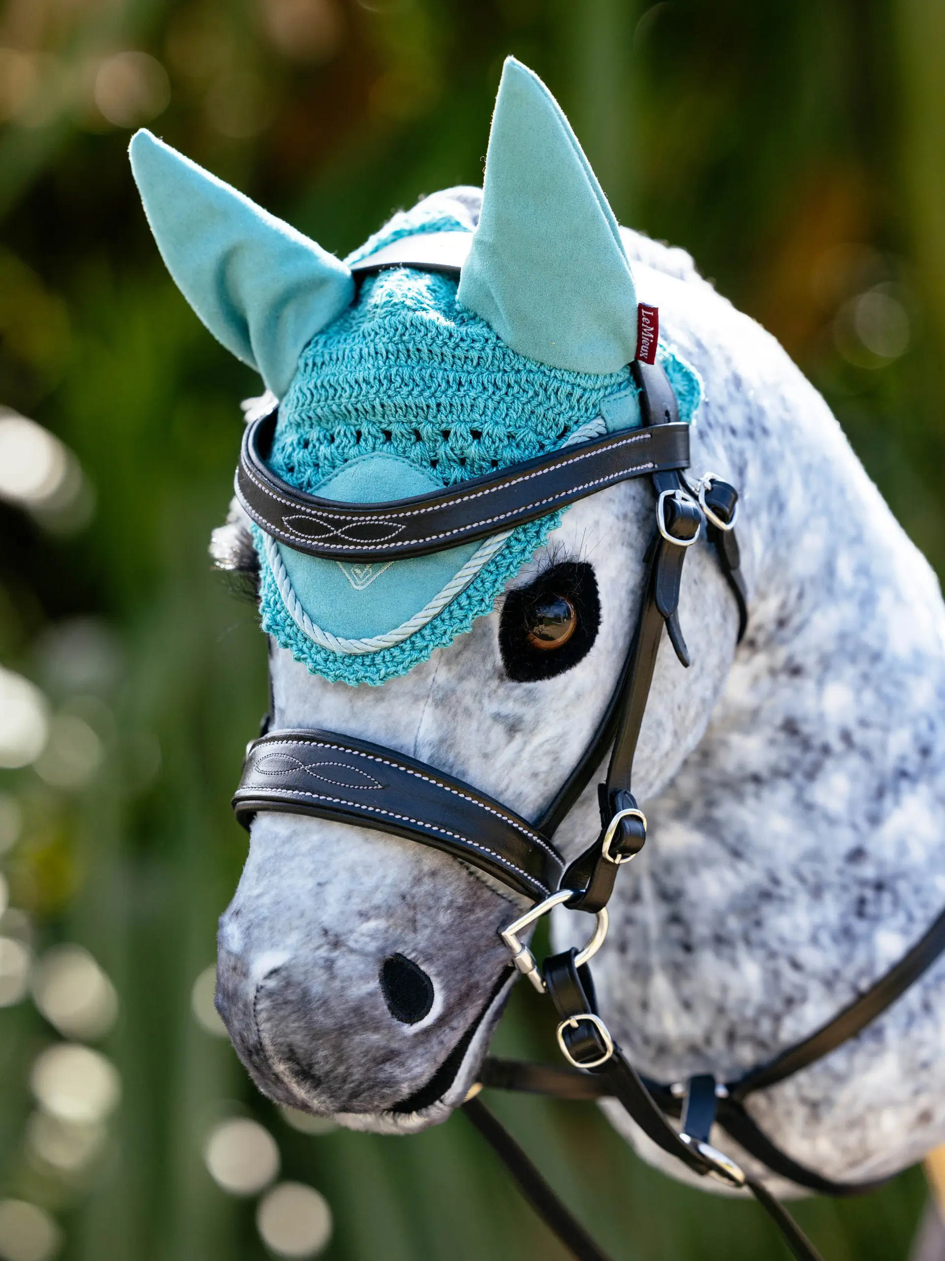 it05924_lifestyle_hobbyhorsesuedeflyhood_lagoon_1