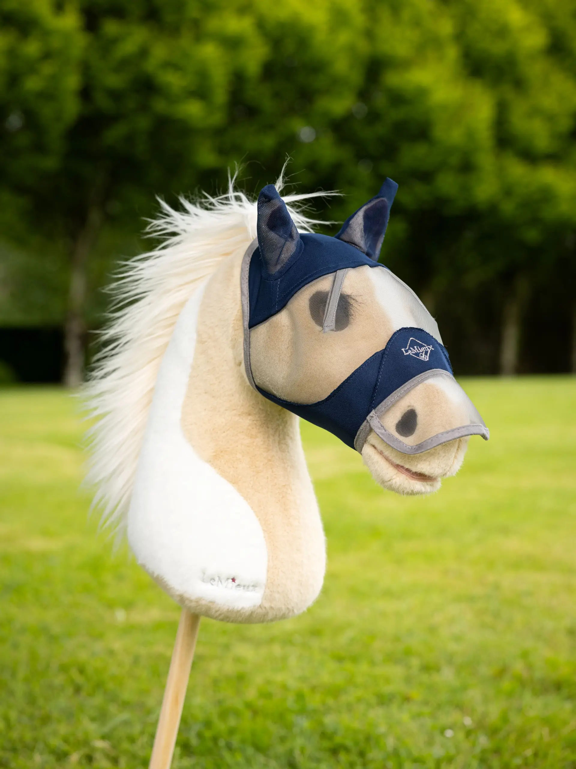 it05927_lifestyle_hobbyhorseflymask_navy_1