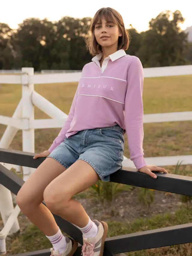 it08227_lifestyle_rochellerugbyshirt_fondant_3